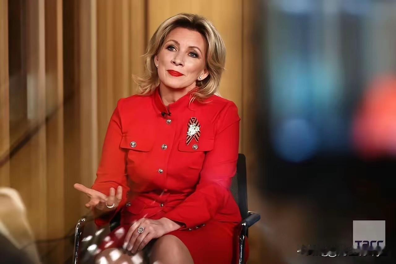 扎哈罗娃：回去问你爷！扎哈罗娃在俄外交部记者会上近日硬怼德国记者的一幕疯传俄