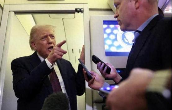 游戏即将结束，特朗普在空军一号上，锁定下一个目标，中俄都动了 在“解决”完委