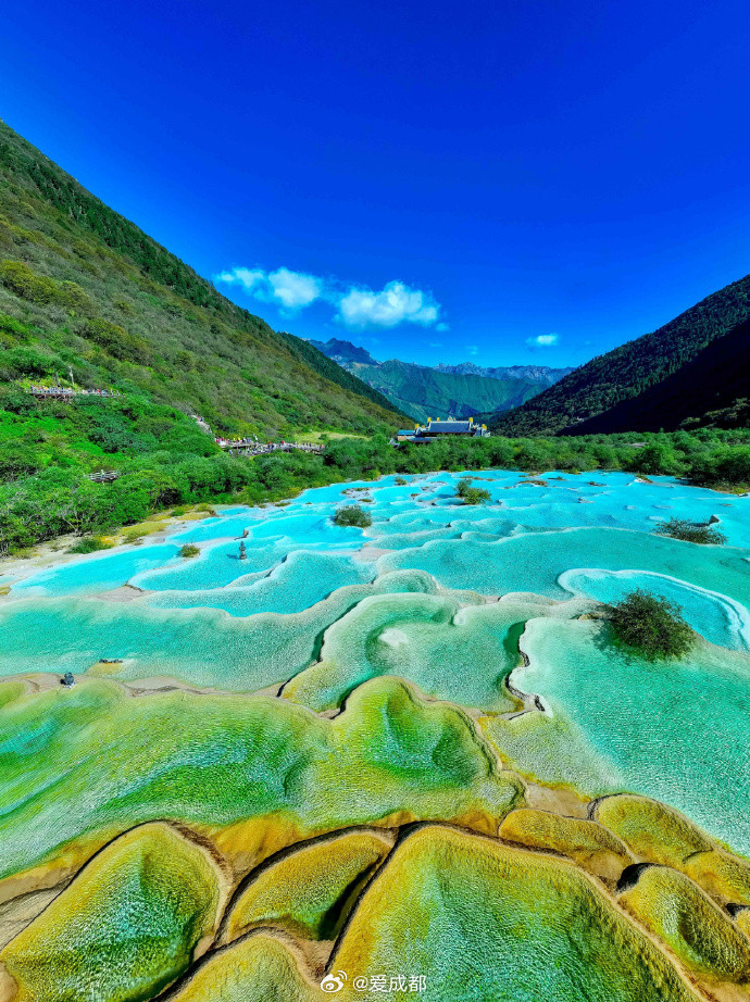文旅成都我怀疑八月开倍速了暑期眨眼就要过完了，抓紧时间约上伙伴来四川黄龙避暑看
