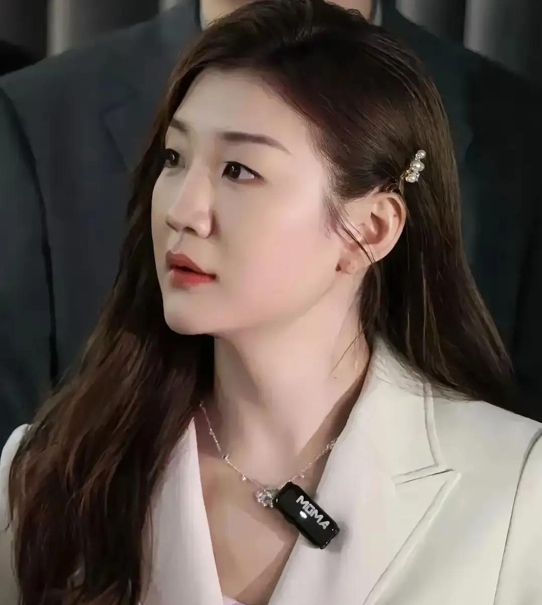 冠军也怕嫁错人陈梦在直播里被问择偶，只说一句：得像我爸。他爸陈樑，当