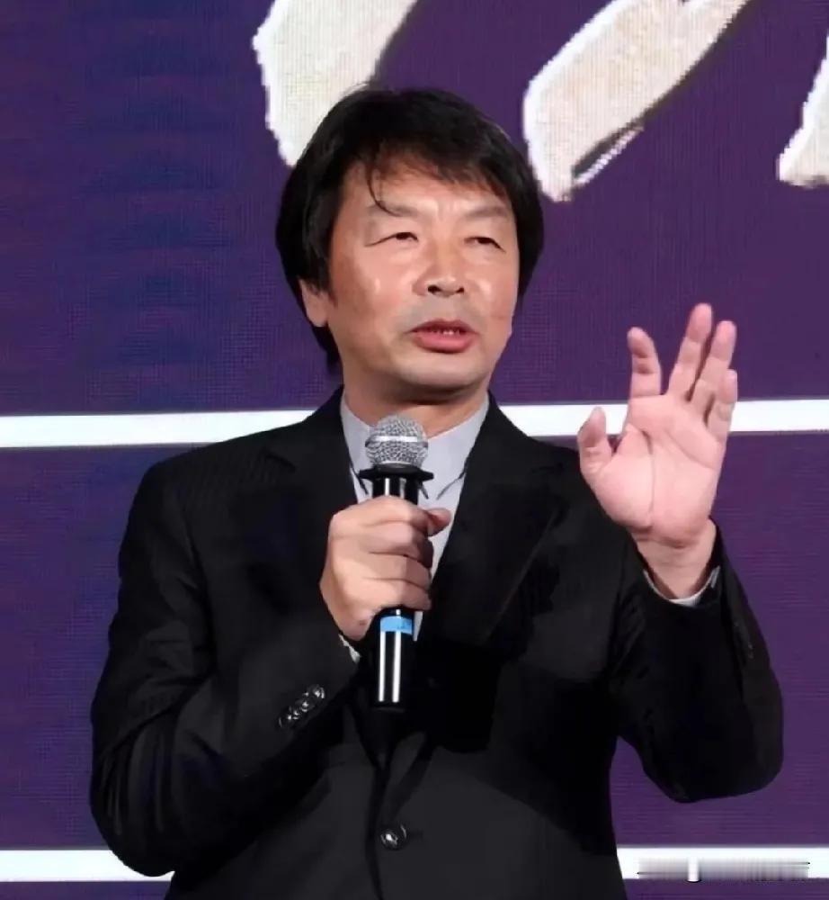 你对你妈说“谢谢”，她可能真会伤心。人际关系最累的，就是拿同一把尺子量所有人。