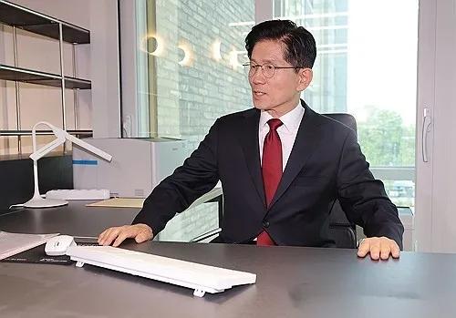 金文洙动真格了8日向首尔南部地方法院提交有关确认其总统候选人地位的保全申请。党
