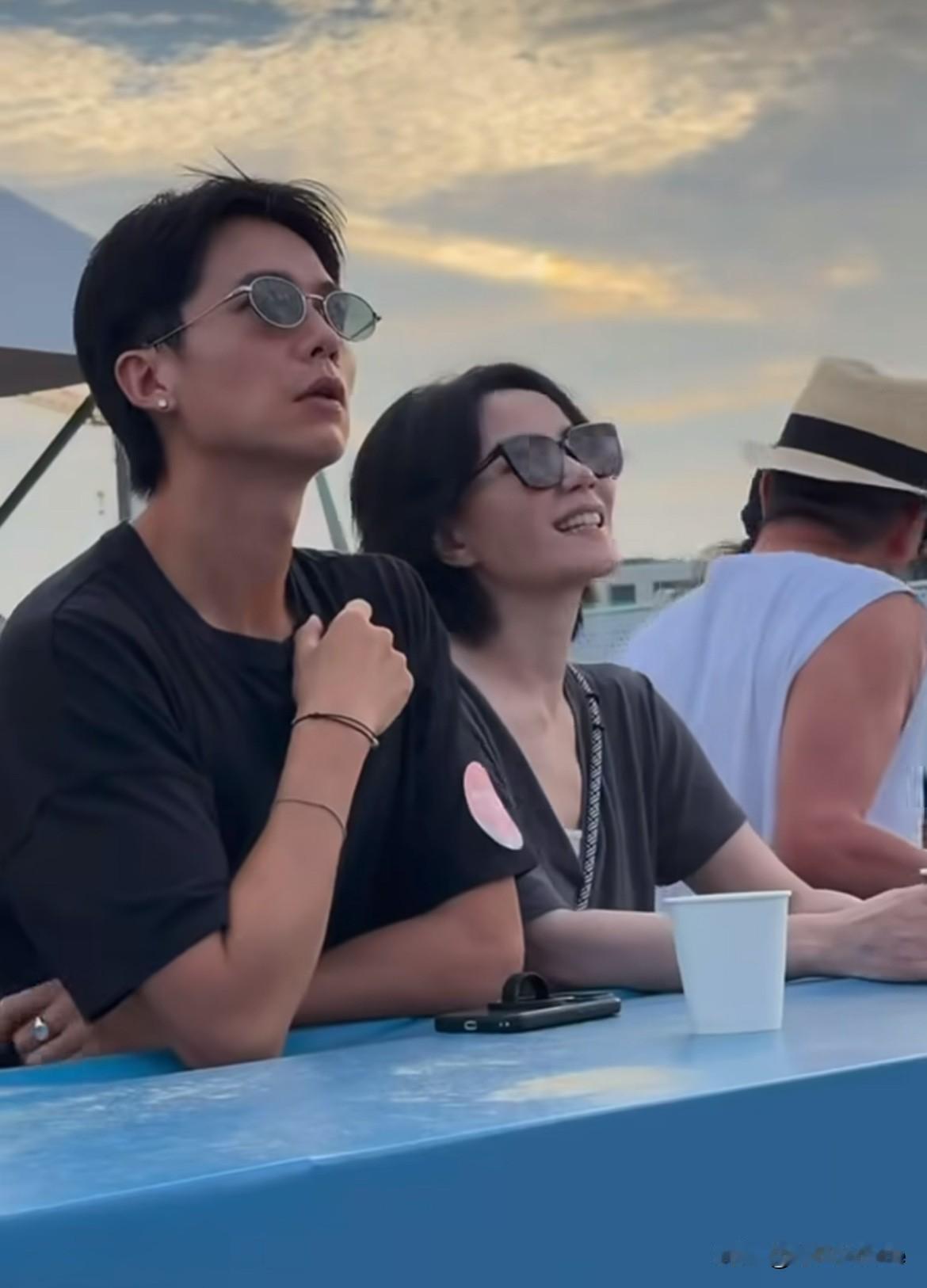 8月31日，王菲男闺蜜Ryan对多位女艺人做出搂抱、壁咚等越界肢体动作引发众怒