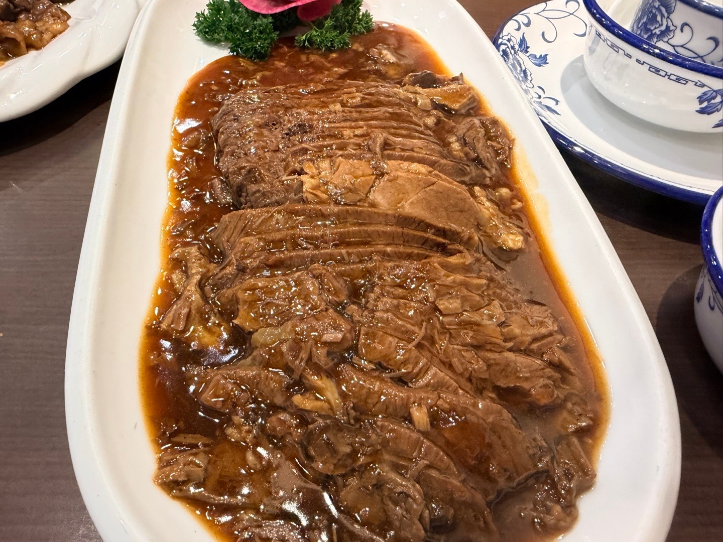 今年做白酒的都疯了茅台从之前3000多直接干到现在1300五粮液直接从1