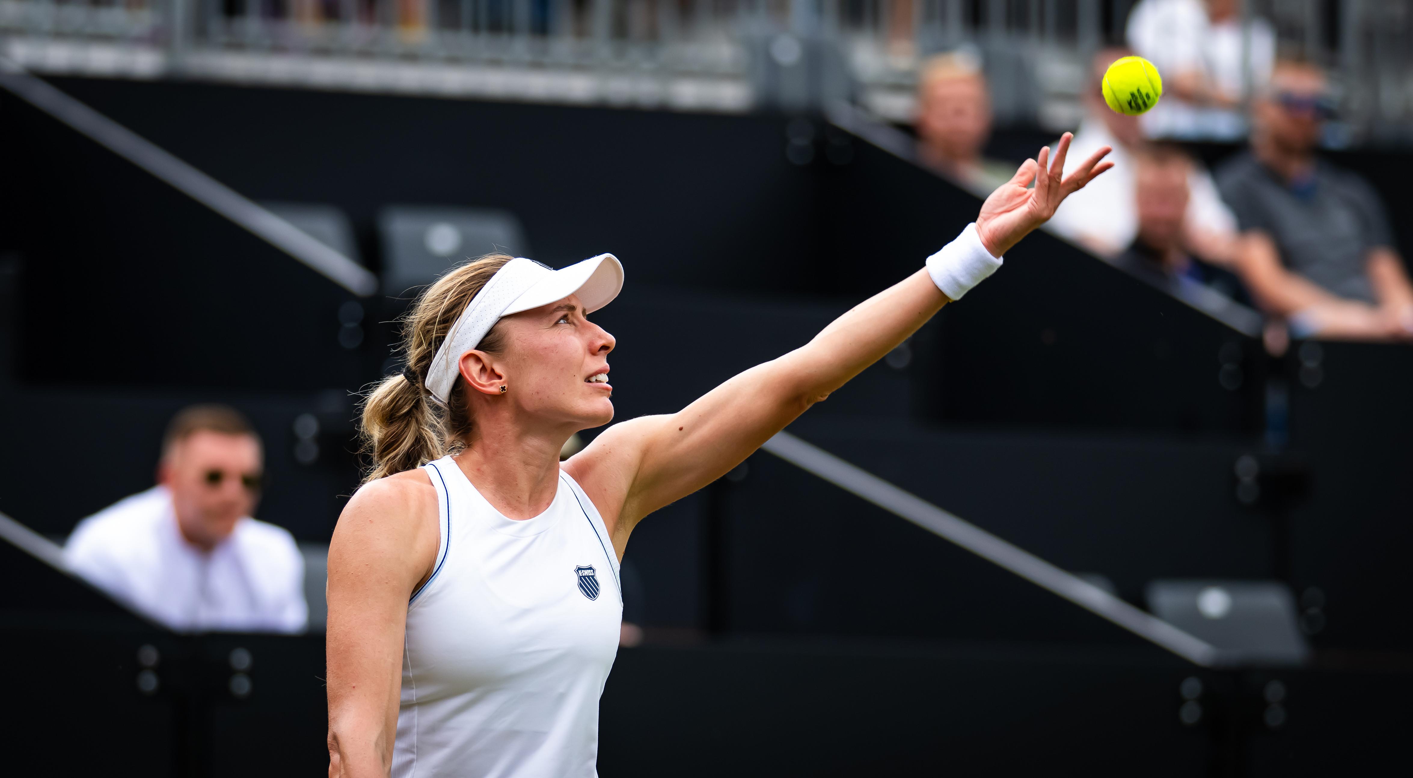 WTA500巴特洪堡站首轮，8号种子亚历山德洛娃以6-16-2横扫本西奇，接下