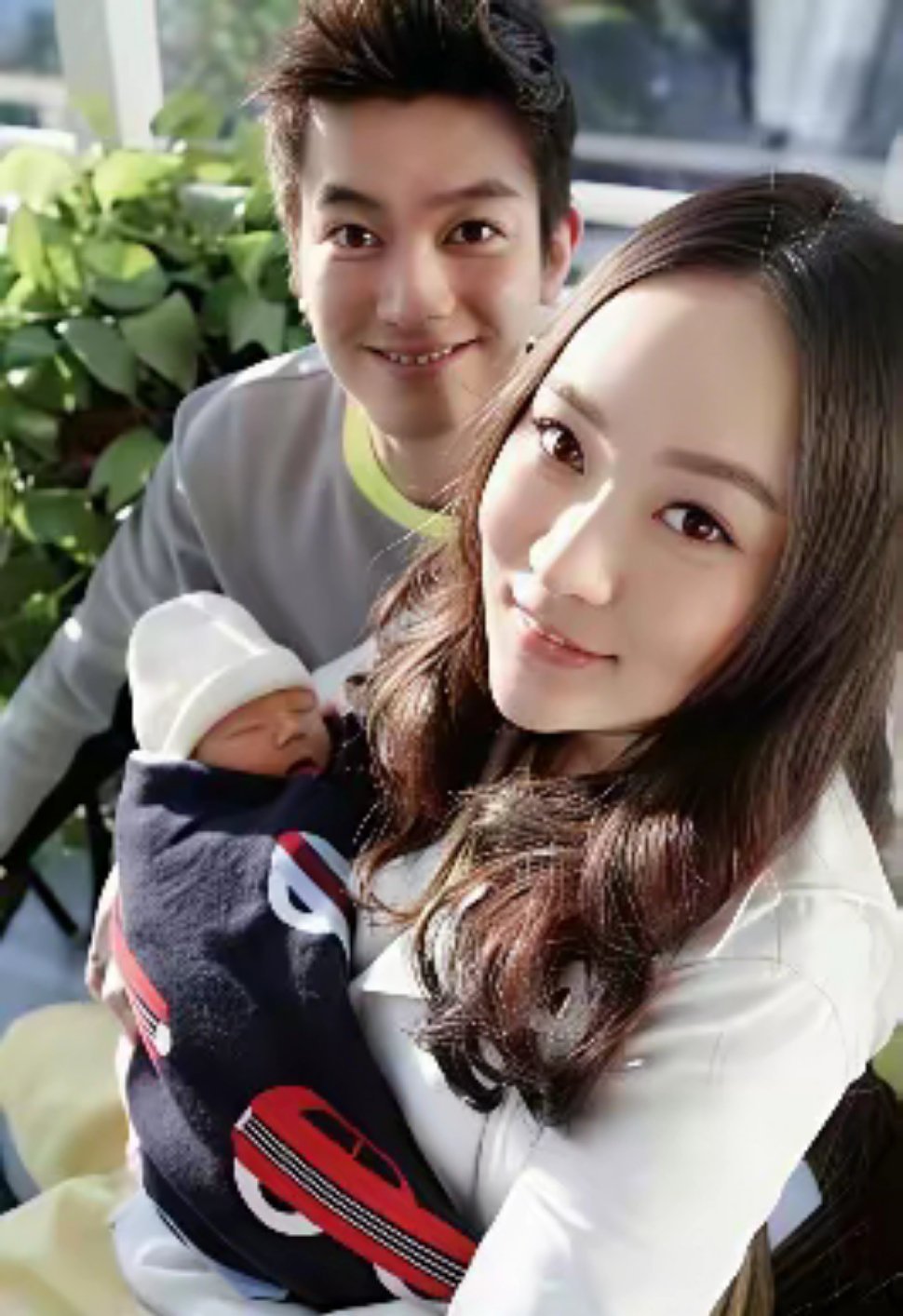 当妈妈是要付出代价的，看霍思燕就知道了。美女身材再苗条，也避免不了怀孕时和娃还小