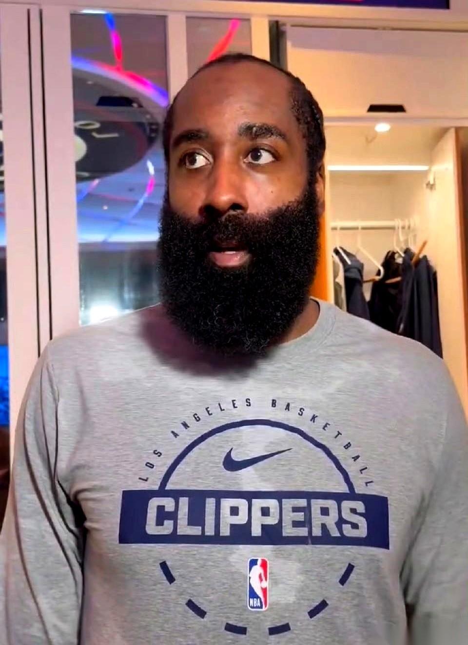 哈登说队里现在很乱，有些人以前从没上过场。这话乍一听，像个借口。但你往深了想