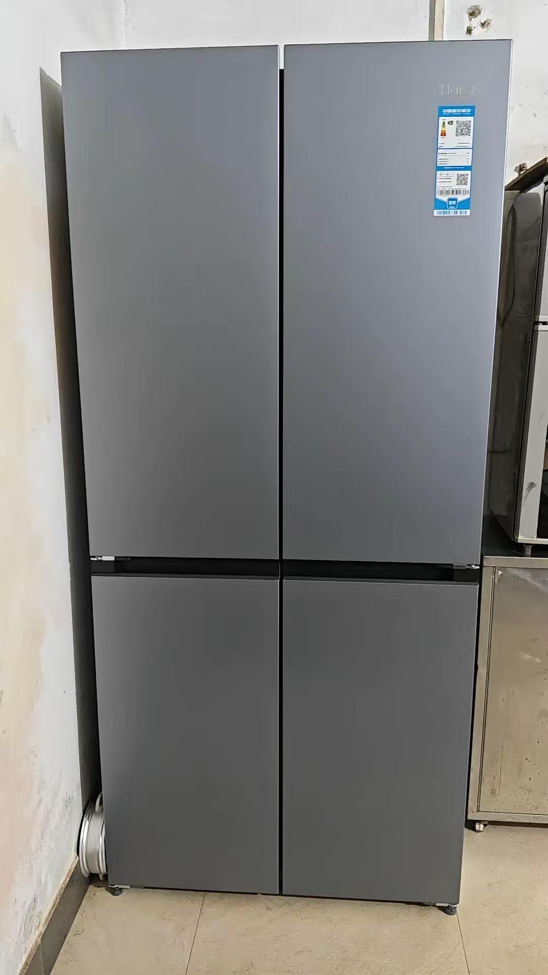 冰箱送到楼下，师傅说上七楼，再加50。我说，那你搬回去吧，我退货。就为这50块？