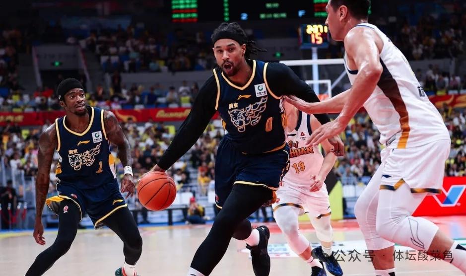 常规赛30轮过后，上海队凭借着一波11连胜，又一次回到了积分榜第一的位置，广厦紧