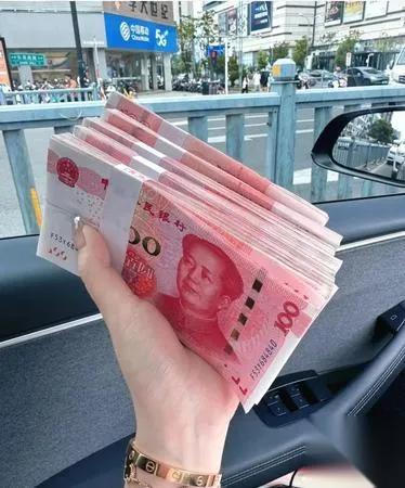 结婚十年没见过工资卡他到底藏了多少秘密？姐妹们，我家这情况算不算奇葩？结