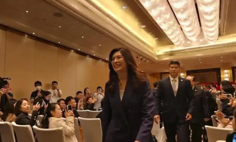 风向出现明显转变，国民党不再回避统一议题，两份重磅提案正式提交常关注台海局势的