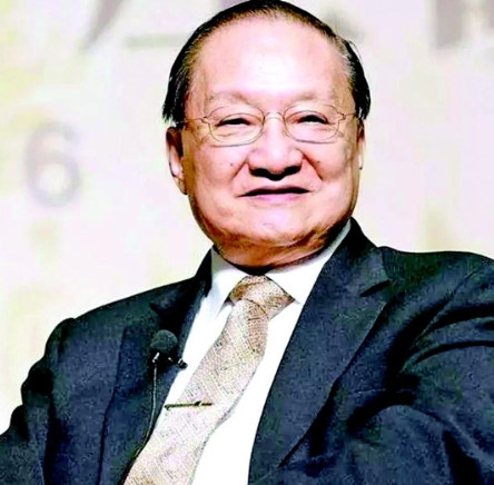 2003年，金庸去青城山拜访，结果被告知禁止入内，原因是金庸在《笑傲江湖》中丑化