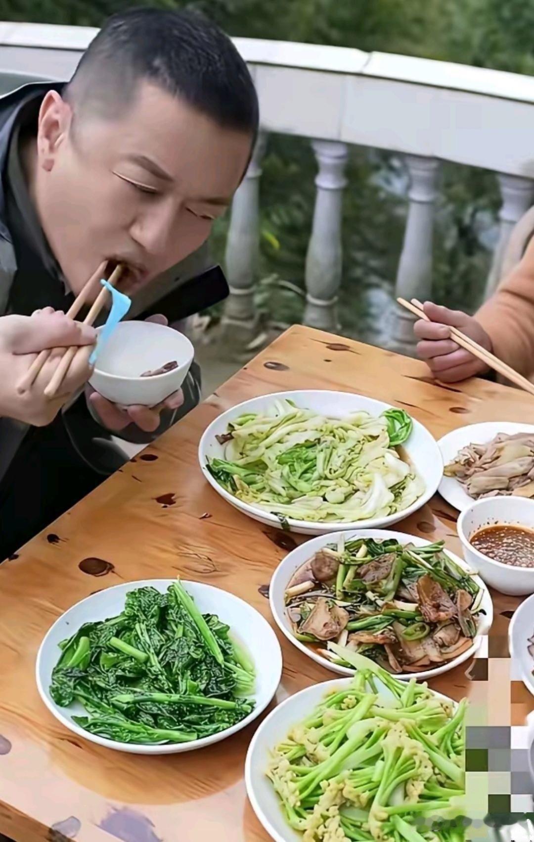 李亚鹏吃的可真清淡啊​