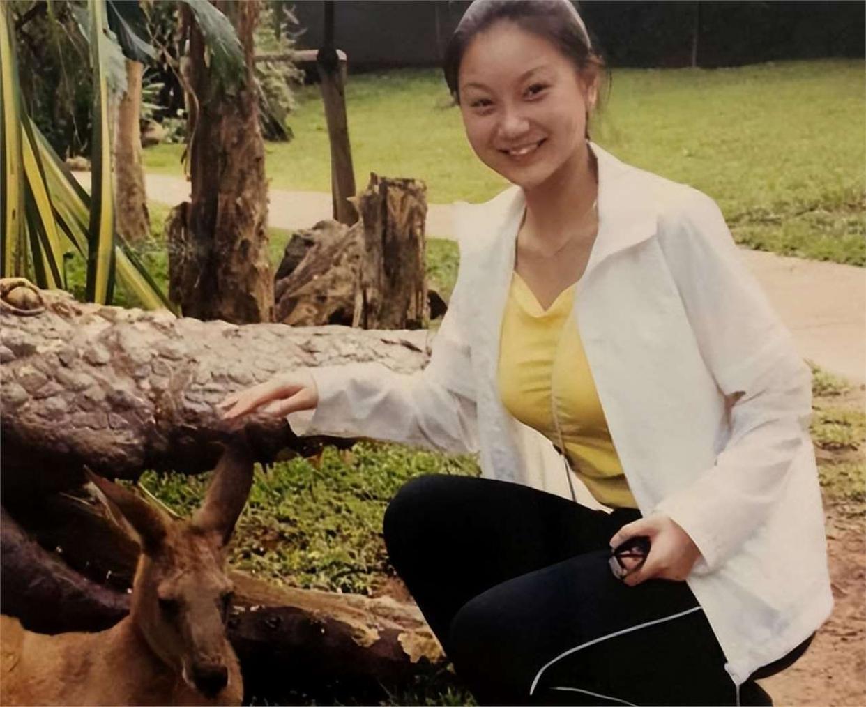 1999年，18岁的陈婷正在上课，忽然感到一阵反胃想吐，同桌问她：“你怎么了？”