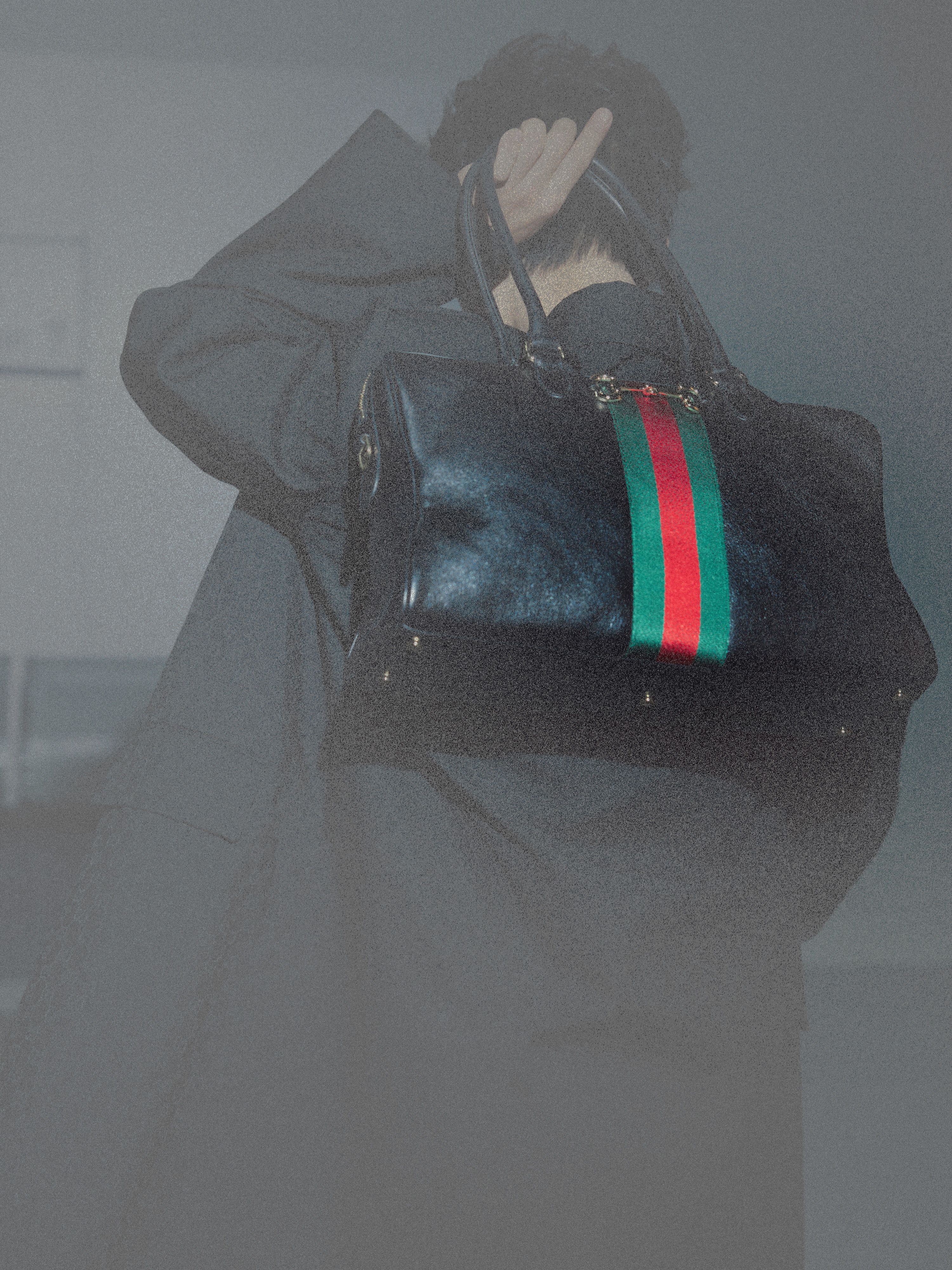 肖战即将出席Gucci大秀暗夜启程，星光待放✨肖战身着GucciSS26