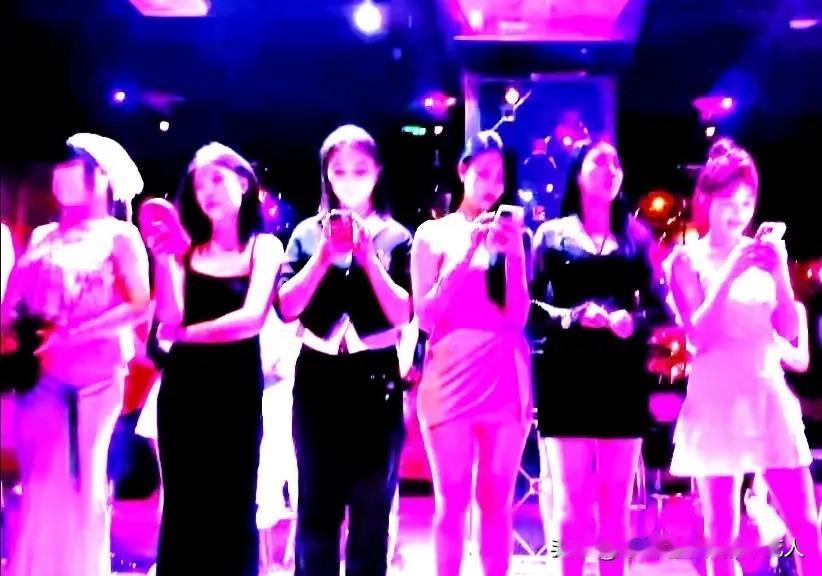 沈阳舞厅陪玩的那些交易规矩舞厅里舞女陪跳舞，大多是跳完再结账。像茶座、水吧这