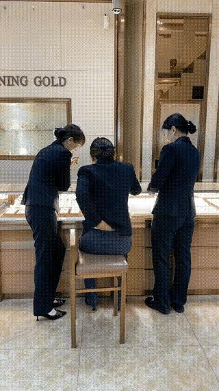 这太坏了，裤子根本洗不干净！社会百态