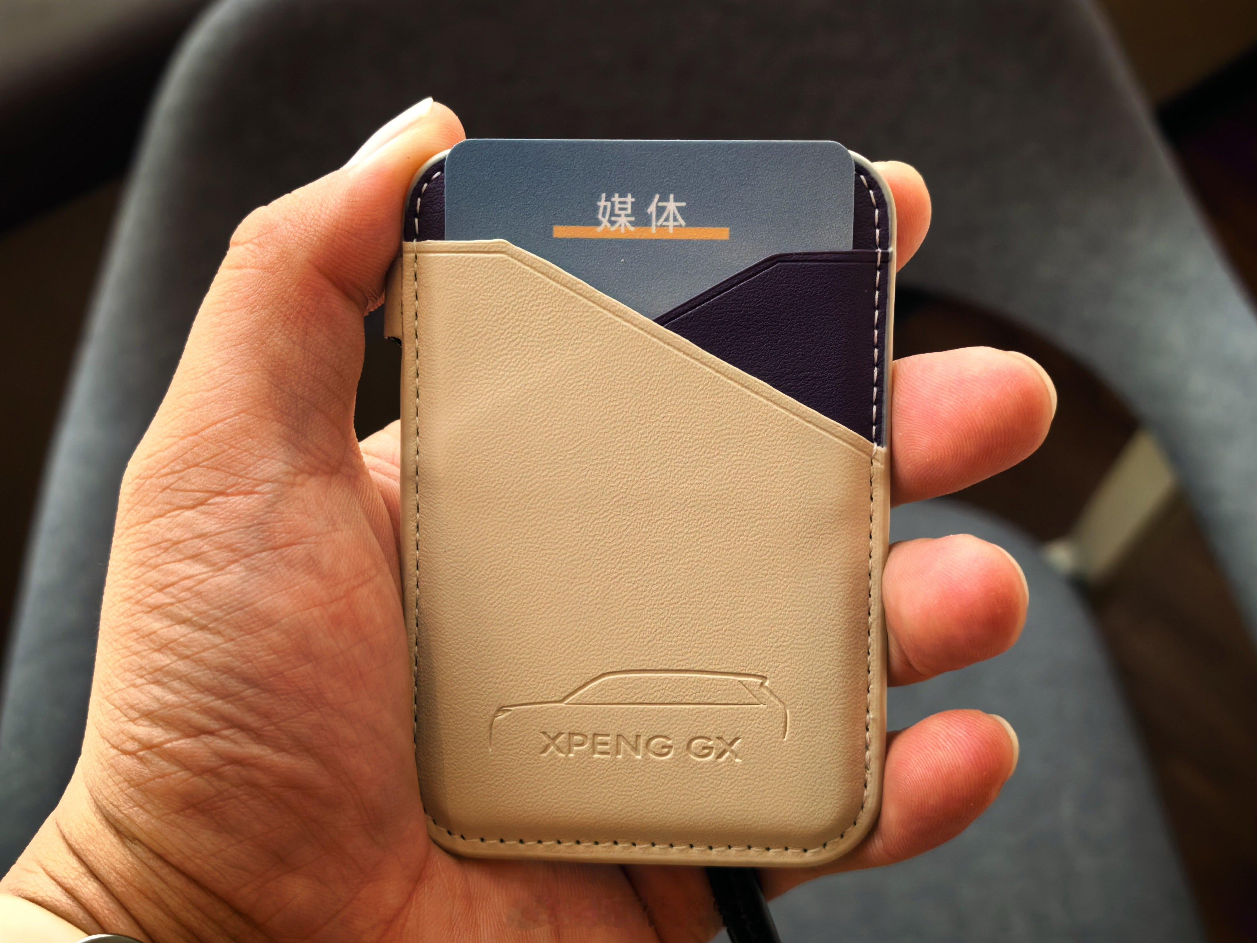 刚到酒店，我得赶紧先去吃个饭，等下带你们去看今天的主角，科技旗舰小鹏GX新科技旗