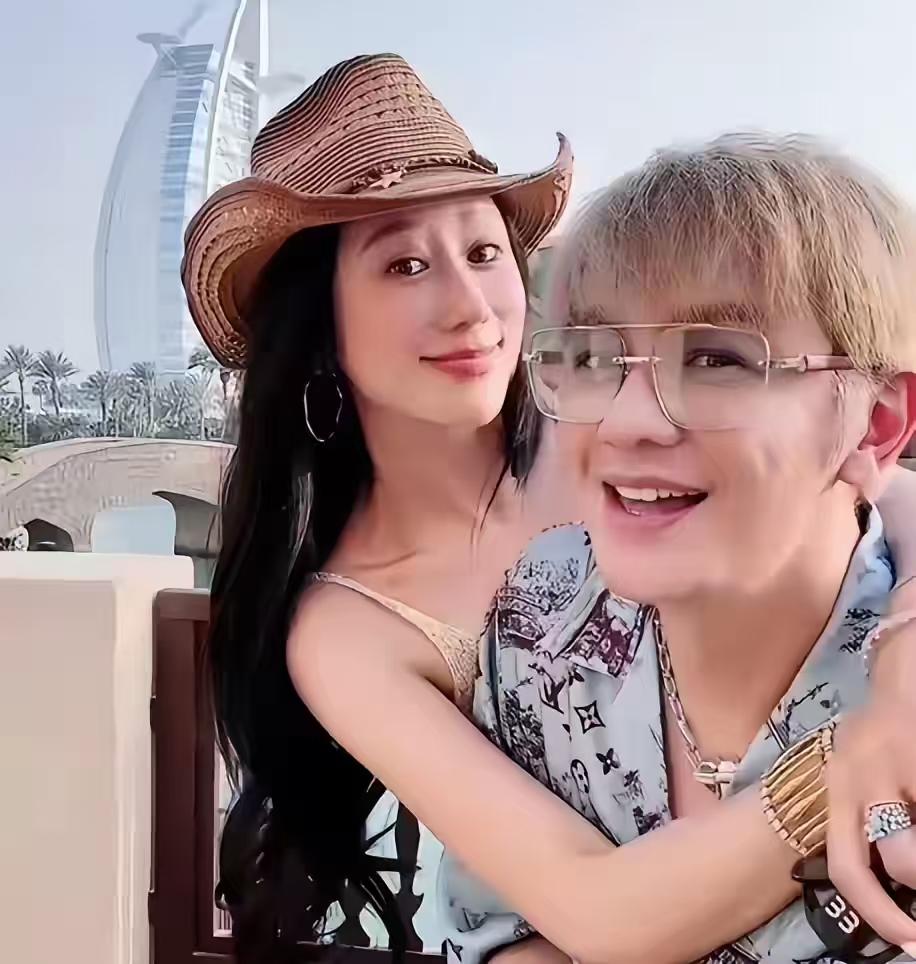 不出事不知道伊朗一乱才看清原来国内这么多有钱人都喜欢去国外玩，昨天刷到演员李