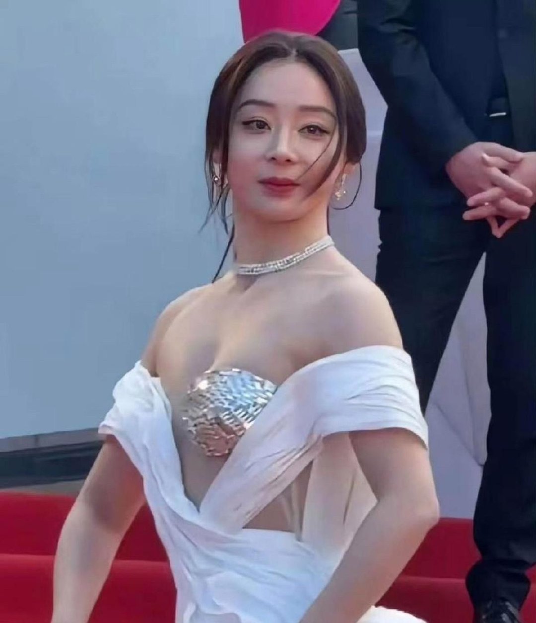 袁姗姗这衣服是直接套了个勺子出门？