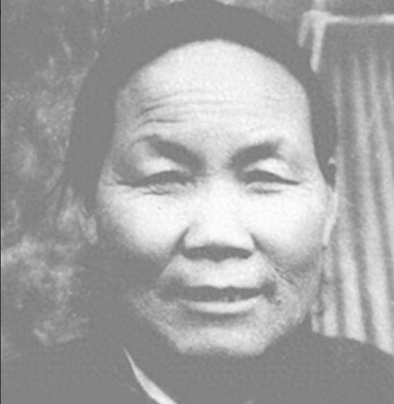 1940年，山东费县，几名八路军战士正狼吞虎咽地吃着小米饭，可吃着吃着，所有人都