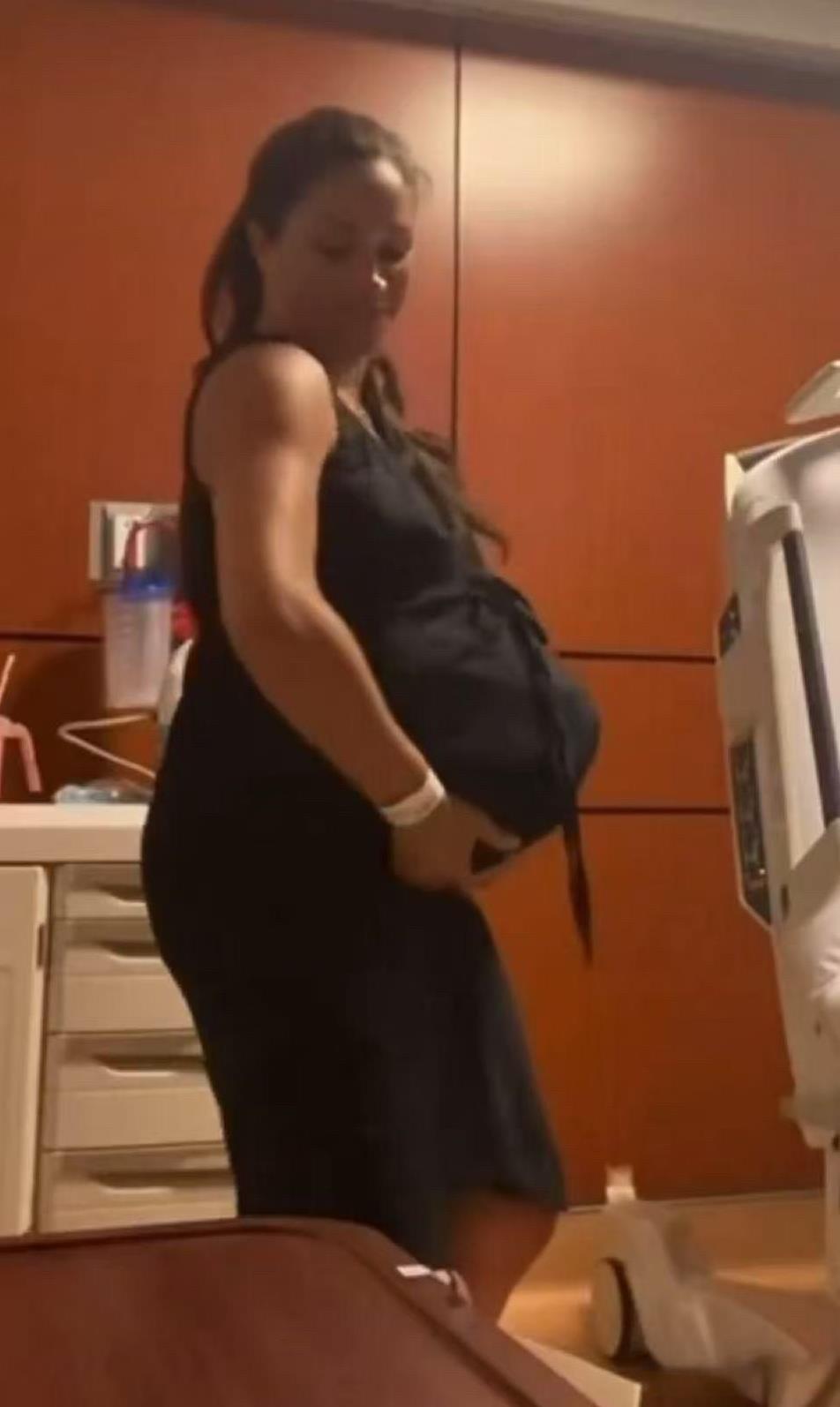 产妇应该身着病号服分娩。剧烈宫缩时谁还扭得动臀部？打了无痛针后更是下身毫无