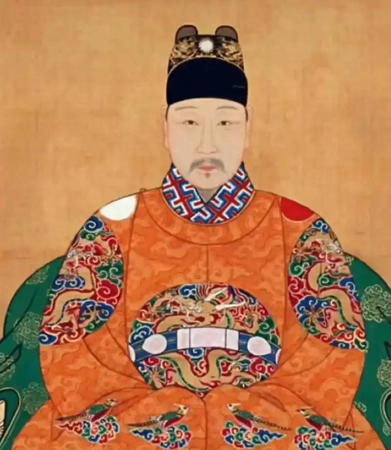 万历皇帝驾崩后，饱经苦难的太子朱常洛继位，几十年的太子生涯，让他无比憋屈。就在众