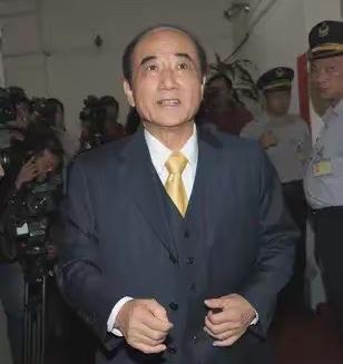 王金平又得到郑丽文的重用了，郑丽文叫王金平负责帮助台湾农渔产品销往大陆。郭正