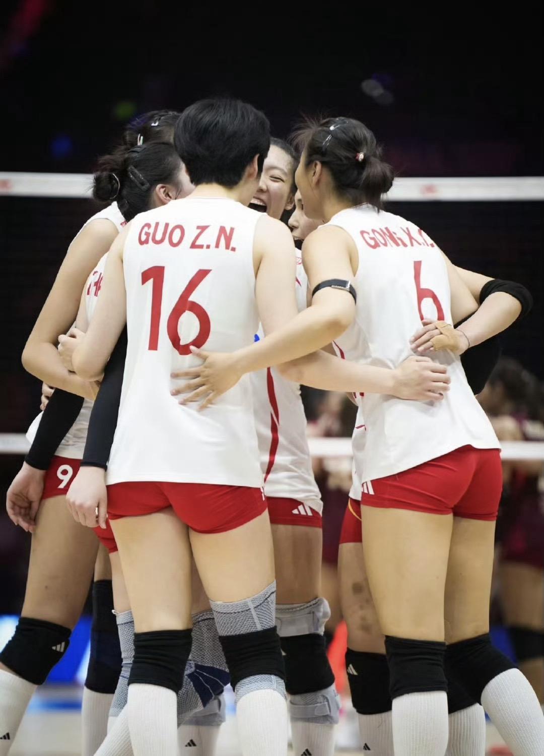 中国女排有望很快超日本重回亚洲第一！由于第一天的1/4决赛日本女排1:3输给巴西