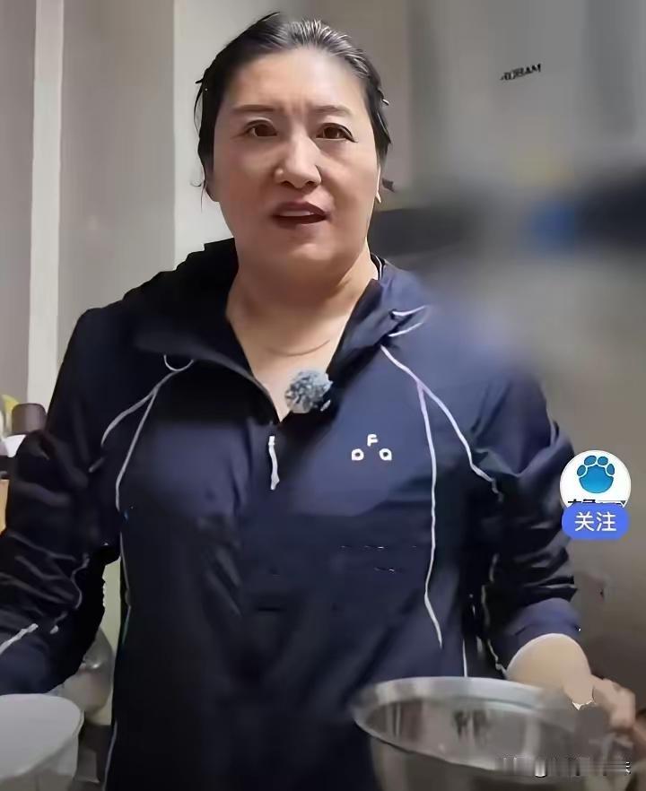 近日，山东枣庄13岁少年郭金钰火了，年纪仅仅13岁，身高已经达到2米01，站在屋