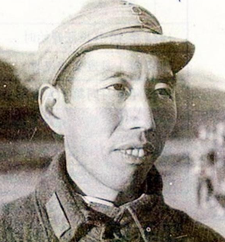 1943年，曾经用烟袋敲陈老总头的谭余保，来到延安开会。因为在学习会上，陈老总说