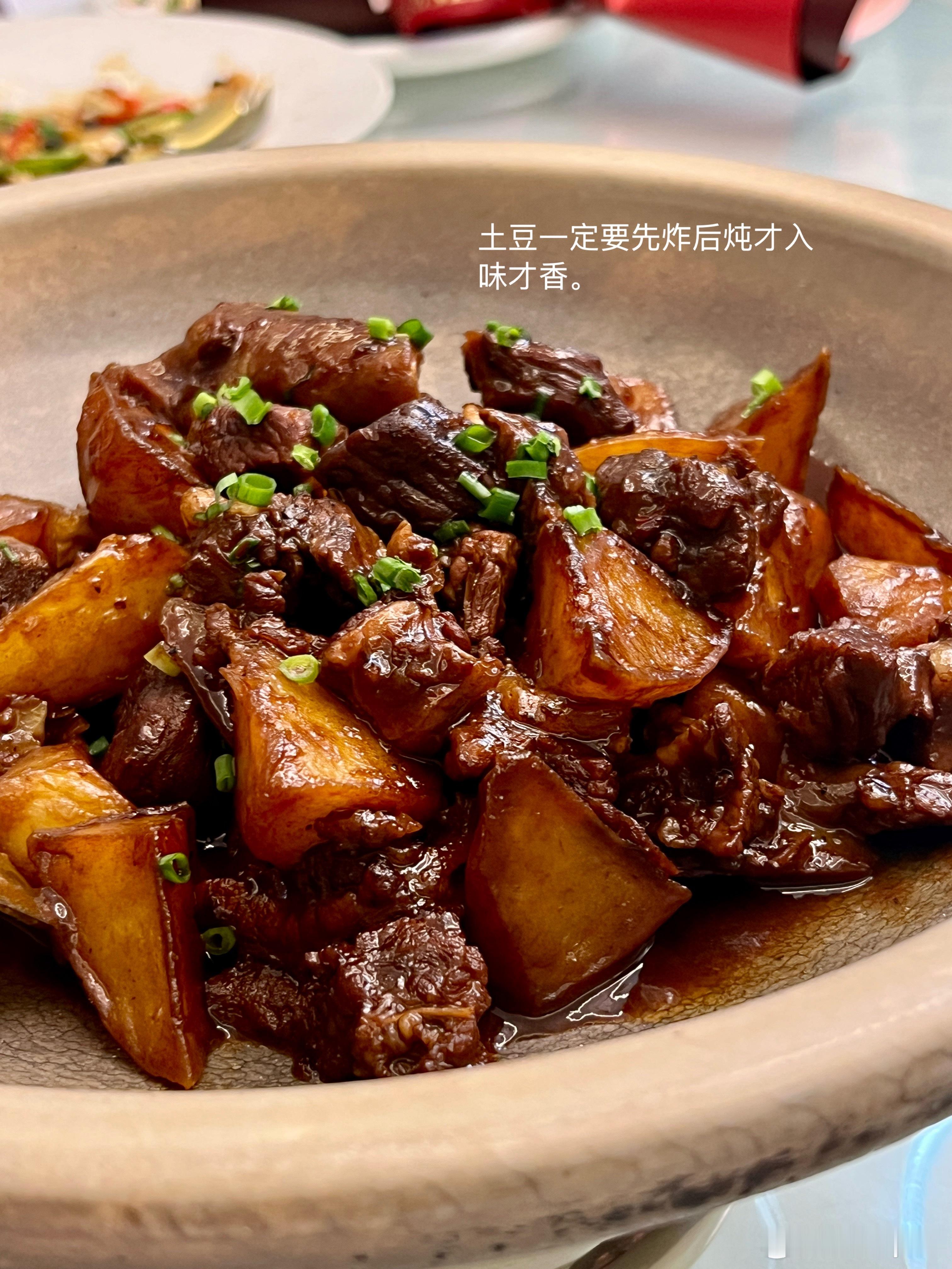 北京能容纳18人的，且还好吃的餐厅确实不多。大望路ITB餐厅，算一个。我喜欢龙虾