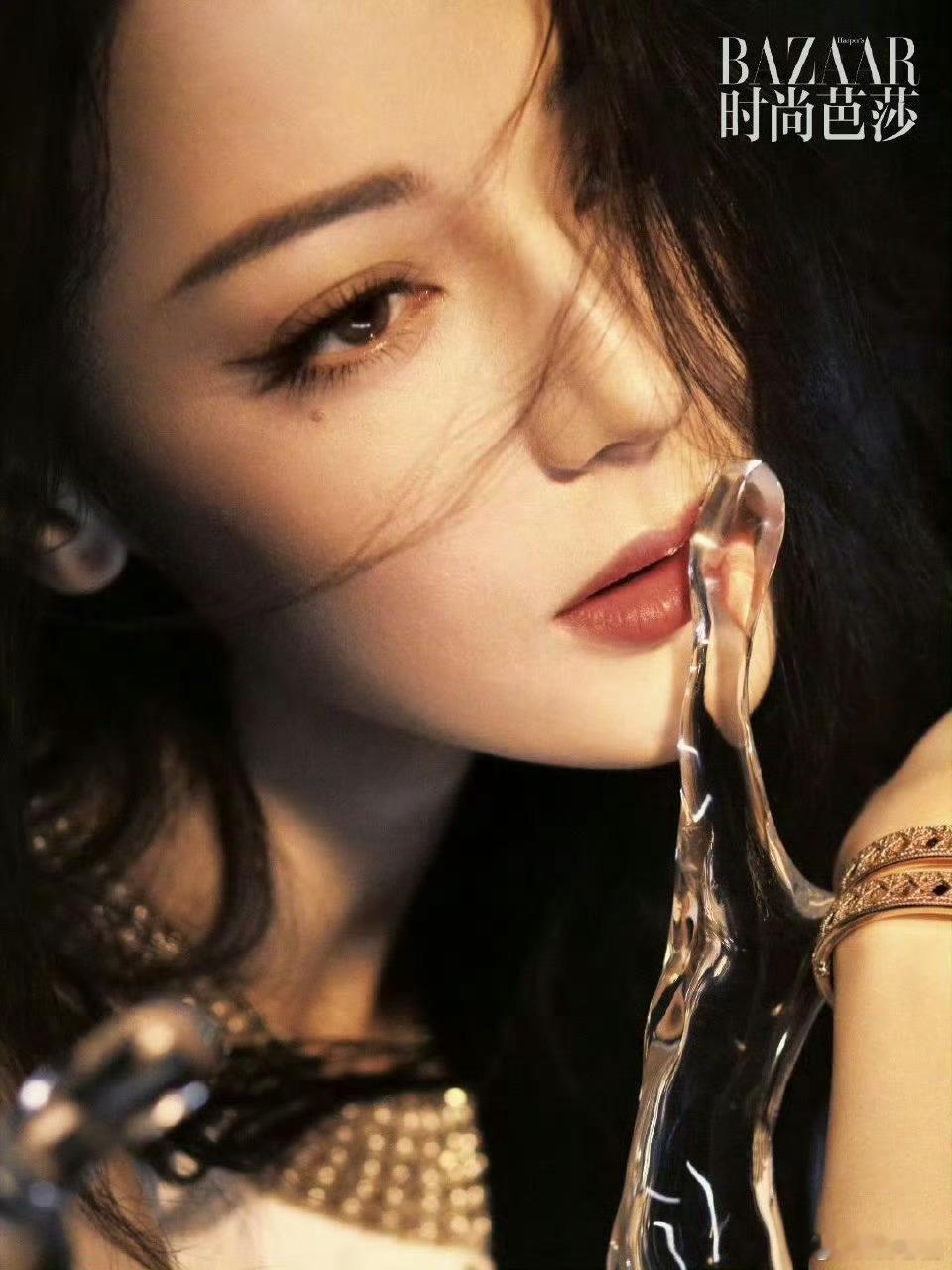 迪丽热巴金九销量啥叫国民热度？看看迪丽热巴金九杂志销量便知！开售一分钟，177