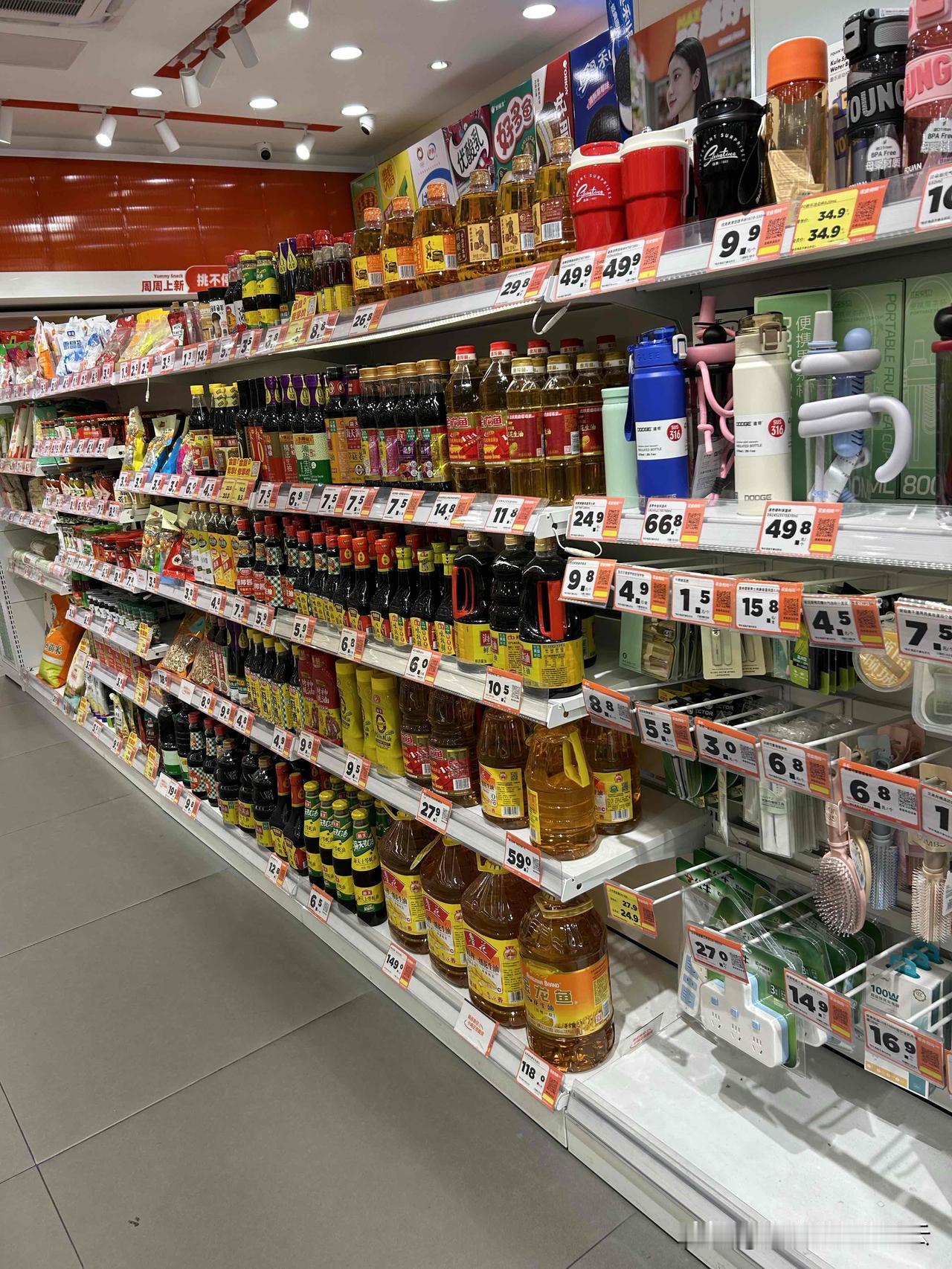 不看不知道，一看吓一跳！原来现在的满大街的连锁零食店，他们里面也开始卖刚