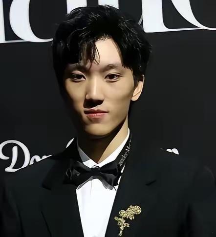张艺谋儿子拍电影了，我不意外。范丞丞和赵今麦出演，我也不意外。但有一点我怎么都没