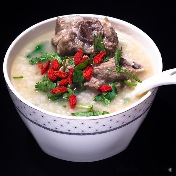 立春节气养生宜遵循“养肝为本、多甘少酸”的原则。以下是一些适合立春节气的养生食