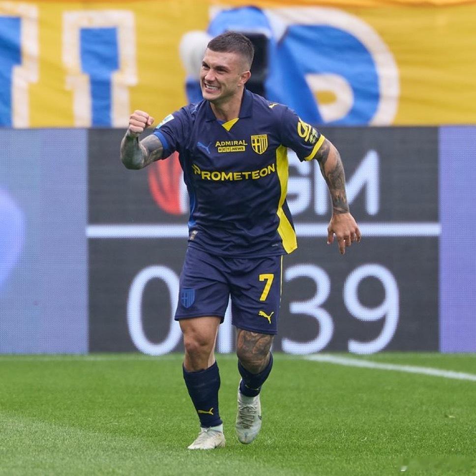 上半场比赛结束帕尔马1:0领先那不勒斯意甲热点现场继续加油啊帕尔马💪