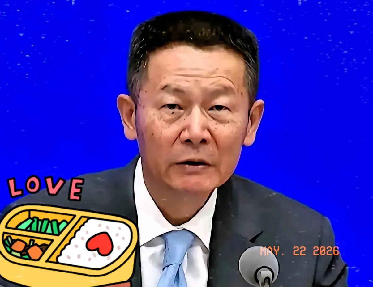 刚跟一个做私募的老哥喝茶，看着绿油油的盘面，他冷不丁冒出一句：“现在的散户，连根