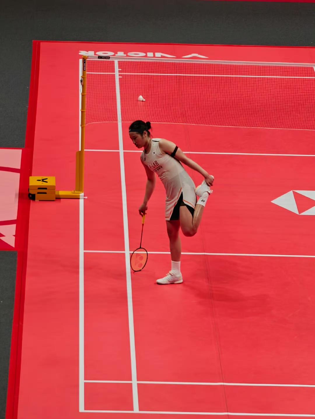 安洗莹🇰🇷腿抽筋了​​​！！前两局已经打了83分钟！目前具体比分是王祉怡