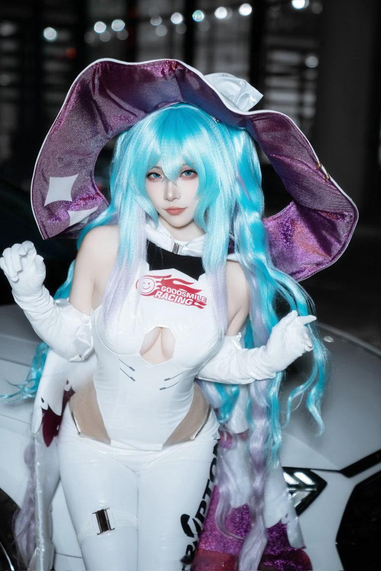 cos正片初音未来📷周末快乐~​​​