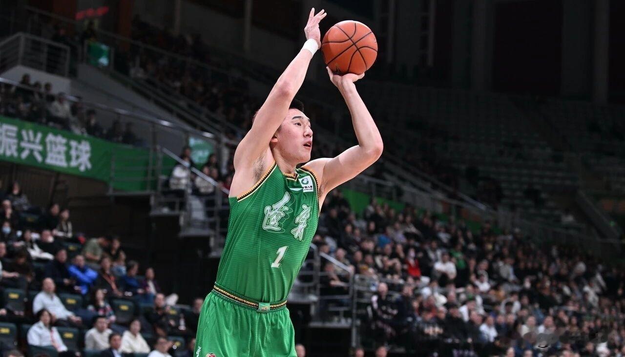 付豪成辽宁男篮“大腿”了！今天晚上辽宁男篮VS北控男篮的比赛，付豪状态非常出