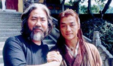 一次，金星采访张纪中：“听说你拍《笑傲江湖》时，有人耍大牌，你赔了100万，这是