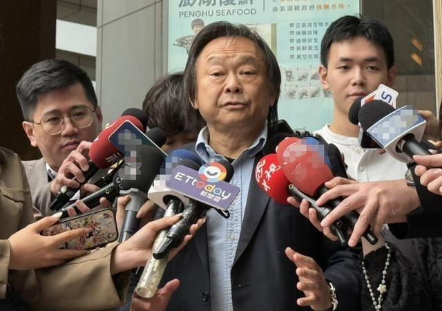 国民党苦等的翻盘局，居然被民进党自己人送上门了？顶流网红“立委”王世坚突然被