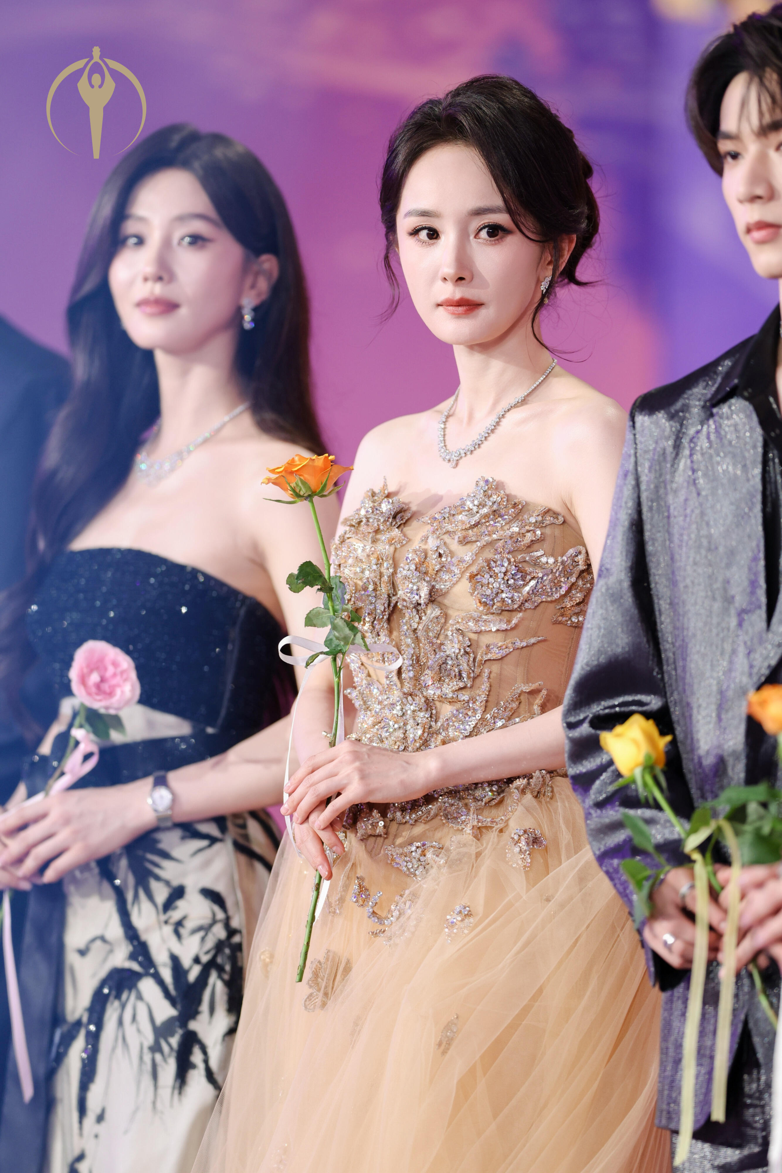 杨幂没有奖缘杨幂百花奖红毯图集🏆加油杨幂，再接再厉