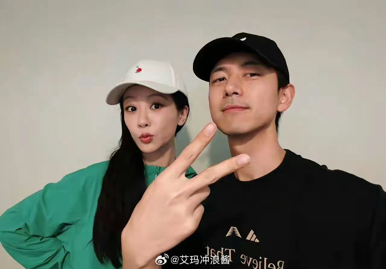 杨紫是怎么让李现同意发这照片的？[笑着哭][笑着哭]​​​