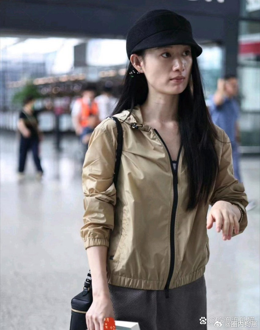 33岁郭晓婷素颜出镜，无妆加持依旧清秀干净，原生五官很耐看。