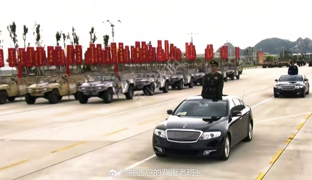 当年阅兵训练战旗方队，在训练初期用了旗幡样式，不知道今年阅兵战旗方队有没有保留