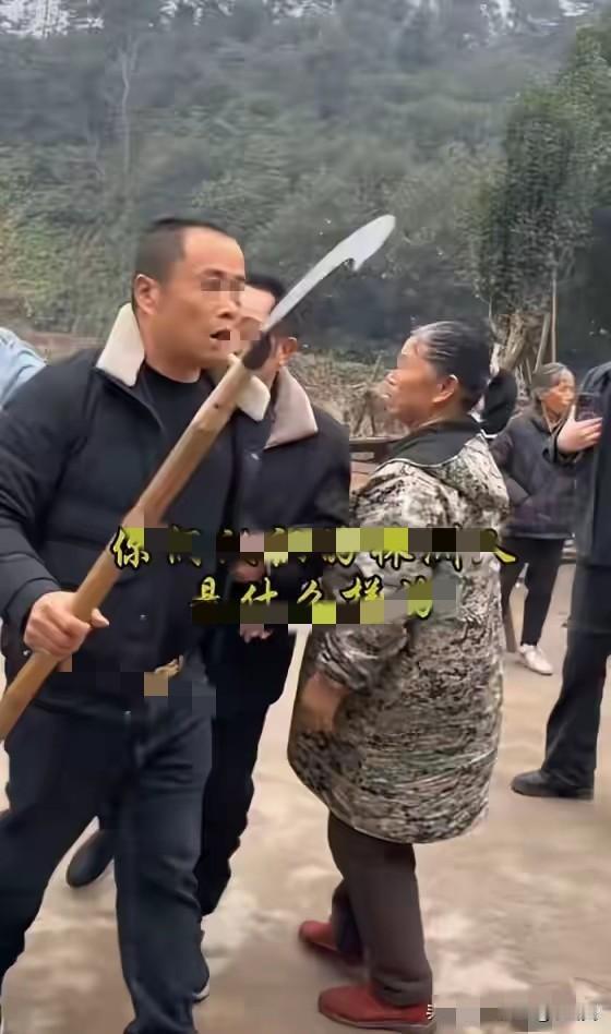 这情况，还不快报警。这情况不能硬拼，最后给了1200元。黄毛小伙子也道歉了，