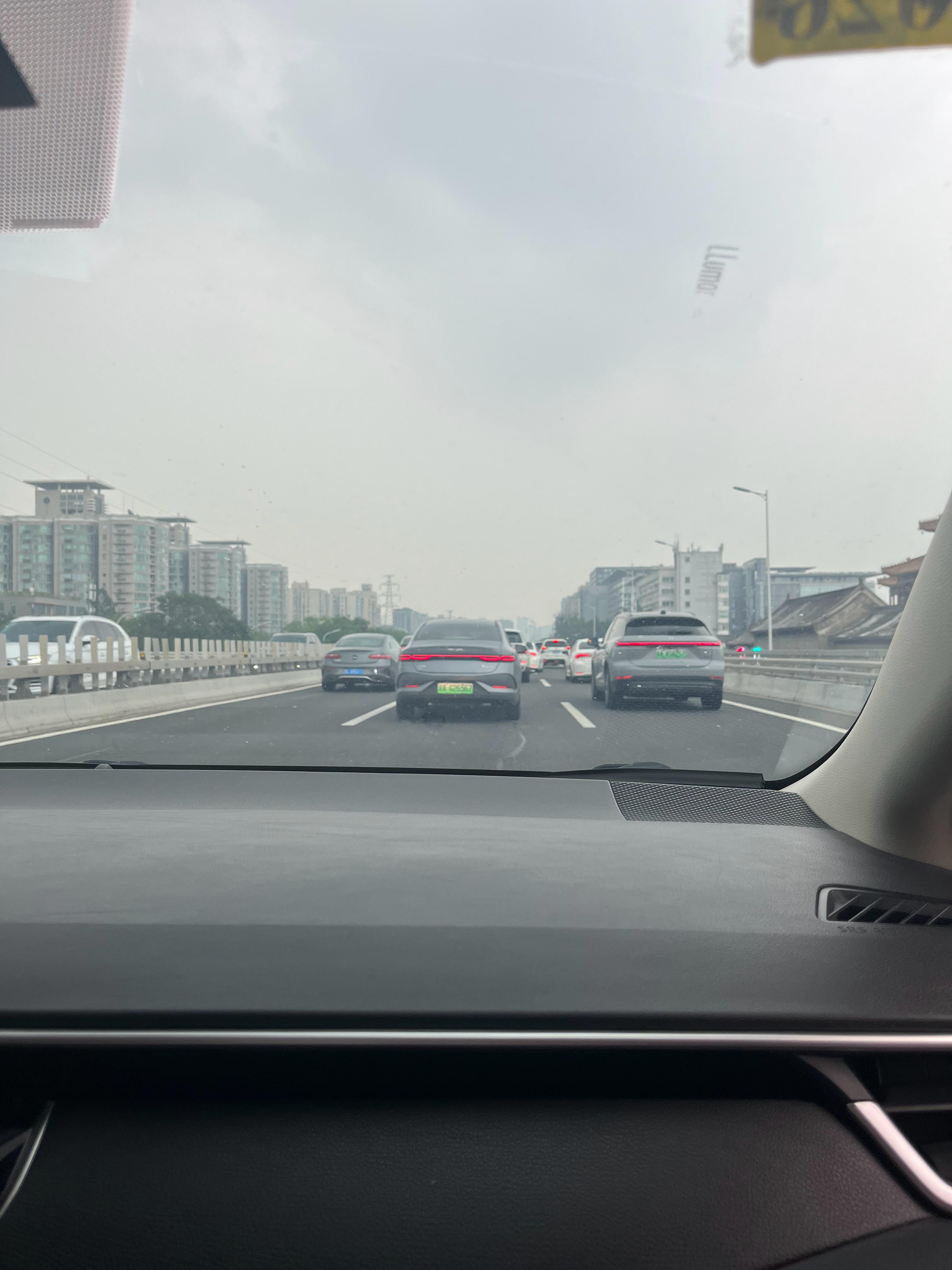 卧槽北京的晚高峰平均速度不超15，双离合恶梦[笑着哭]​​​