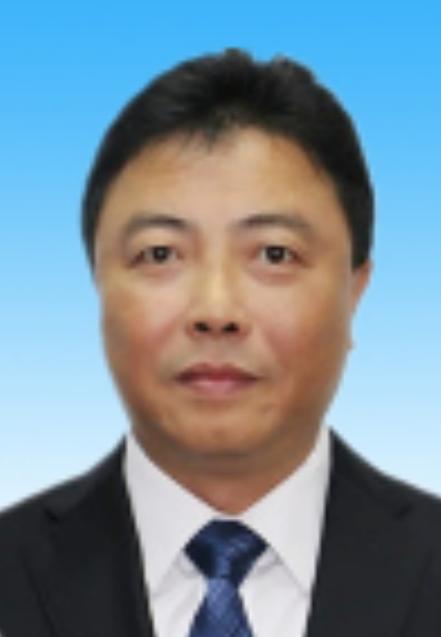 四会市属于广东省肇庆市，是一个县级市，市委书记是正处级。翁卓辉1969年出生已经